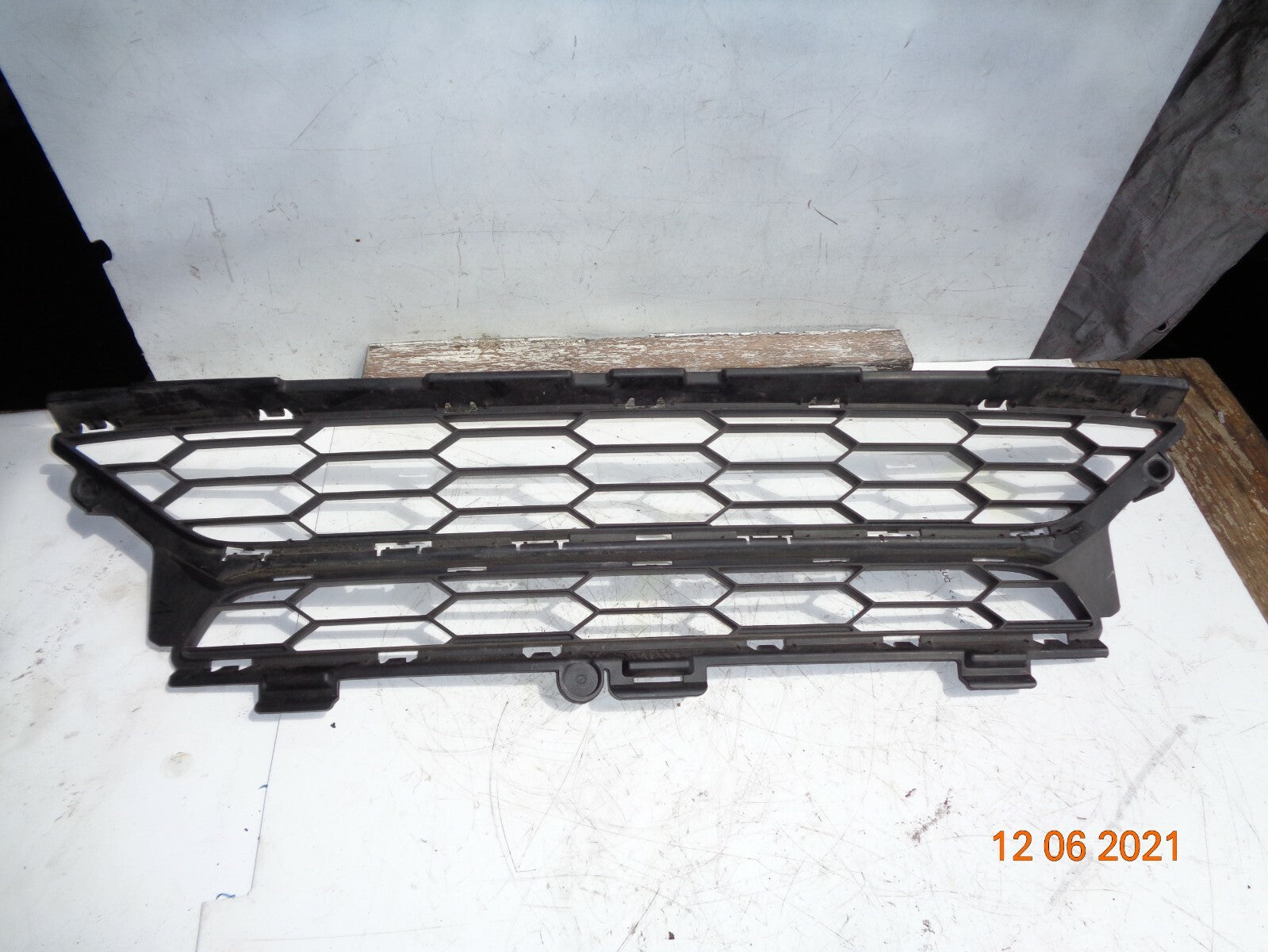 RENAULT MEGANE MK3 2012 FRONT BUMPER CENTRE GRILL GRILLE 622542078R