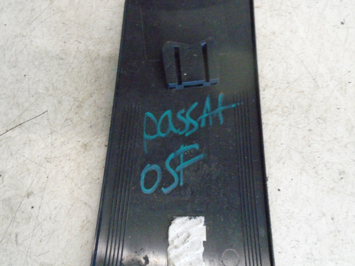 VOLKSWAGEN PASSAT OSF FRONT DRIVER SIDE EXTERIOR PILLAR TRIM 3C8853318
