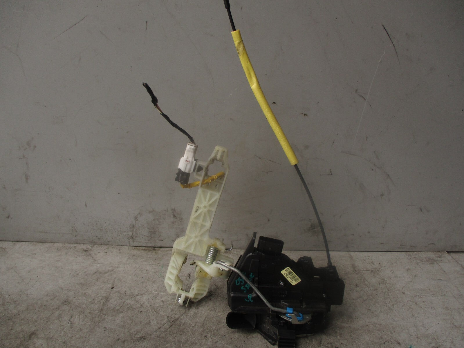 2018 KIA STONIC OSF DRIVER SIDE FRONT RIGHT DOOR LOCK MECHANISM 81320H8060