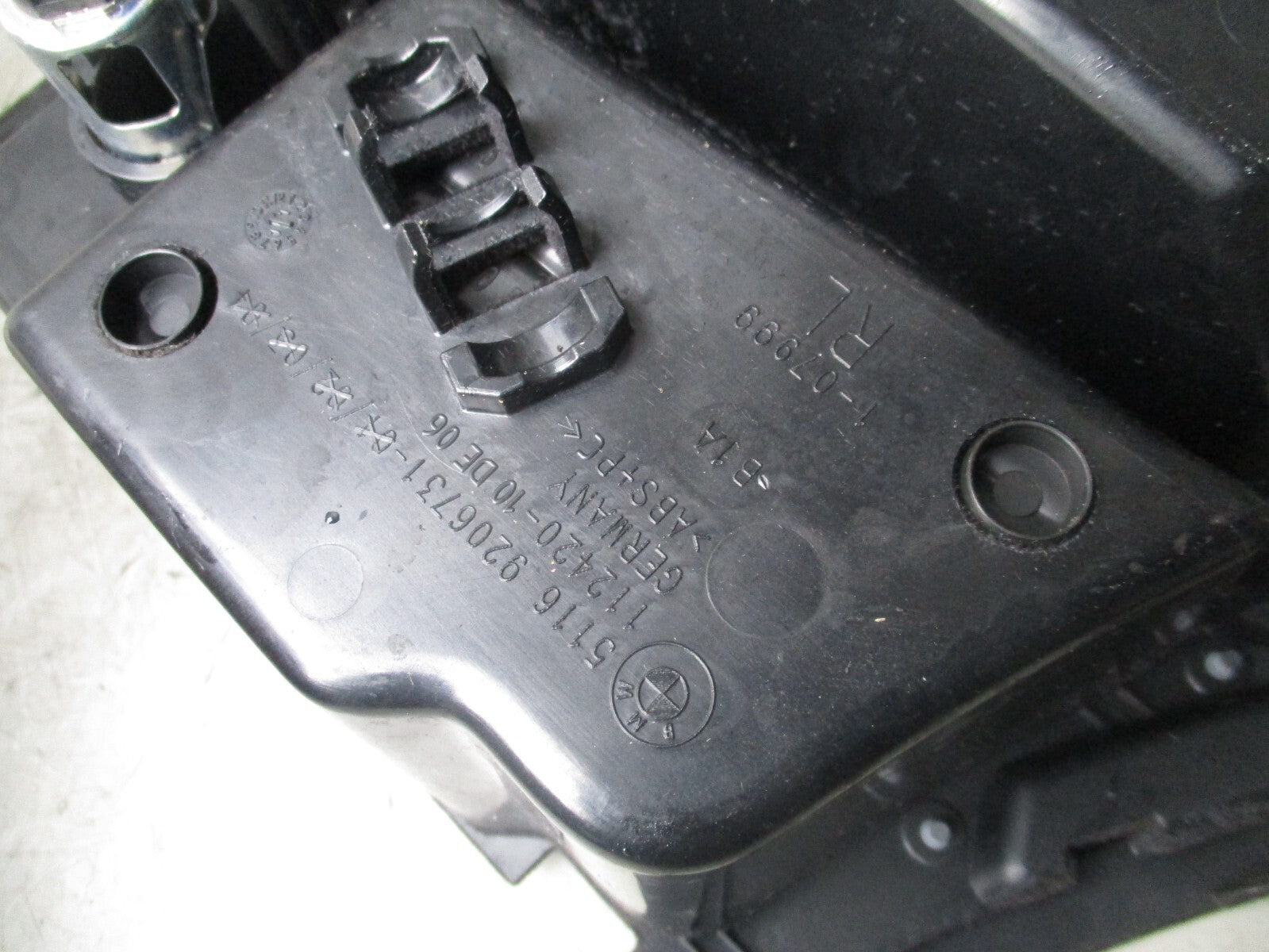 2011 BMW 5 SERIES MIDDLE CENTRE ARM REST ARMREST 51169206731-01 (ref s)