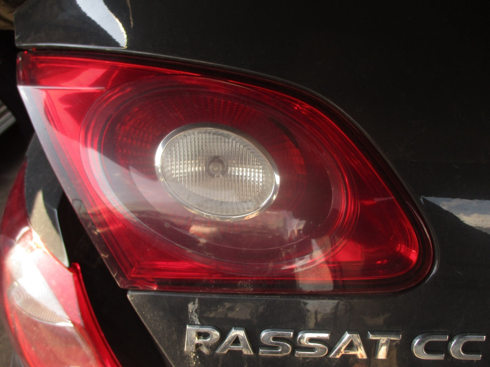 2012 VOLKSWAGEN PASSAT CC NSR PASSENGER SIDE REAR LEFT INNER TAIL LIGHT LAMP