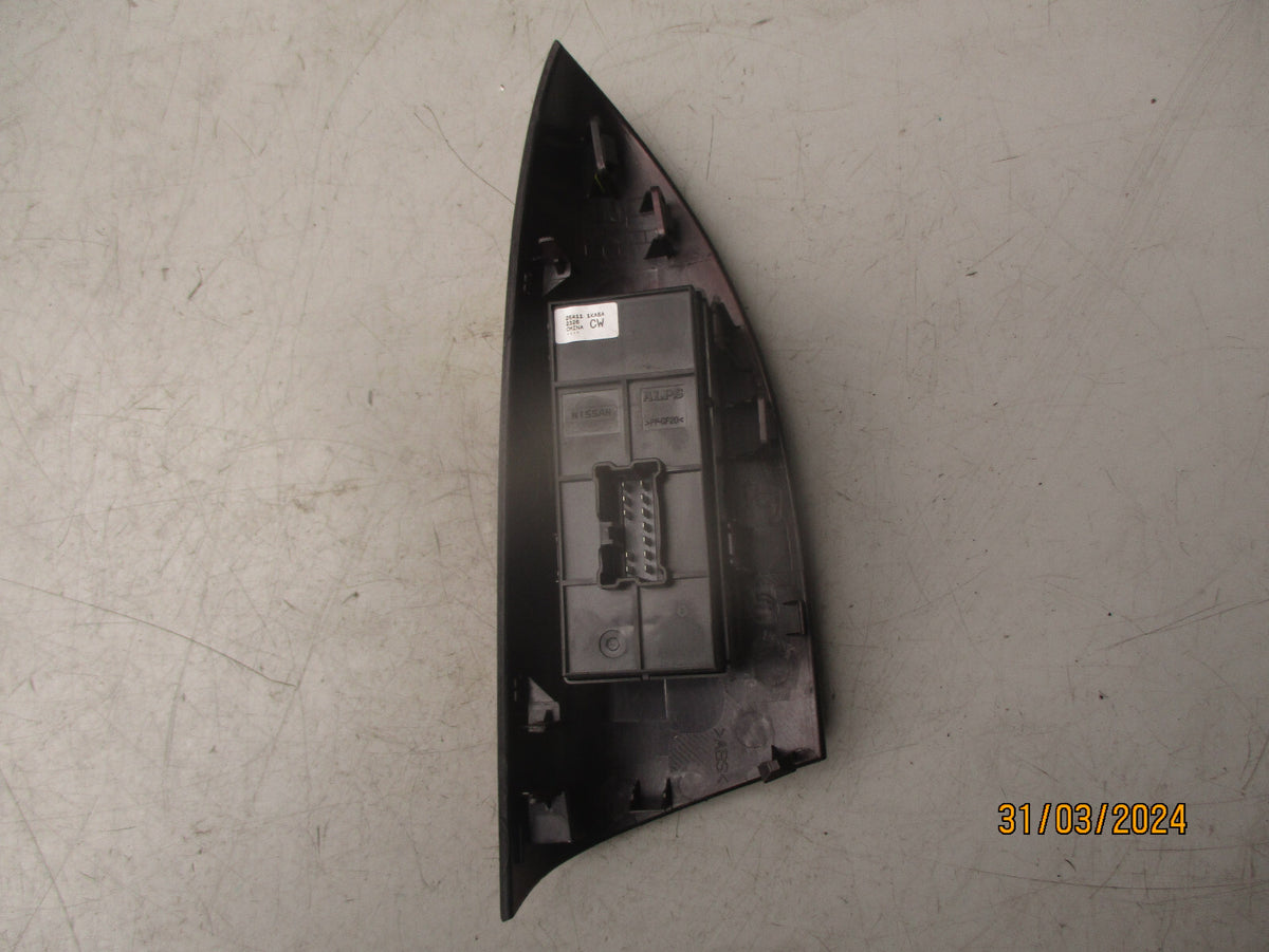 2013 NISSAN JUKE MK1 NSF FRONT PASSENGER LEFT WINDOW CONTROL SWITCH