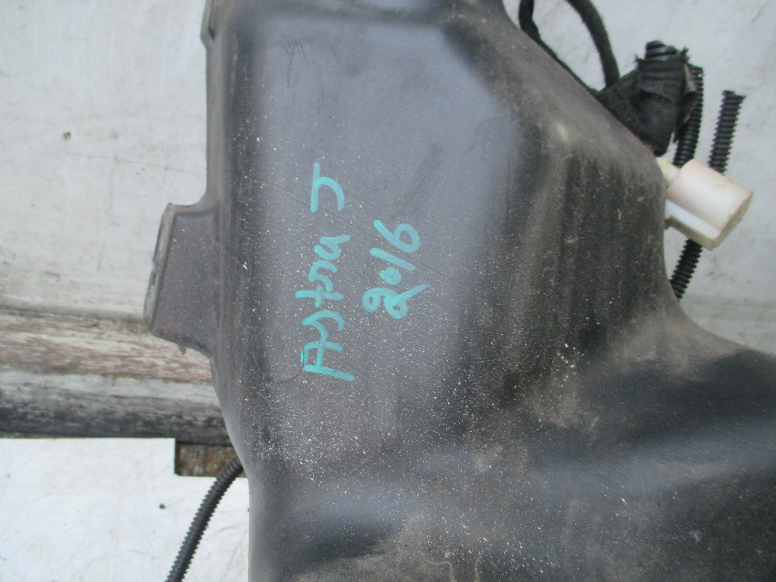 VAUXHALL ASTRA J MK6 2016 FRONT WINDSCREEN WASHER WATER BOTTLE 13260579