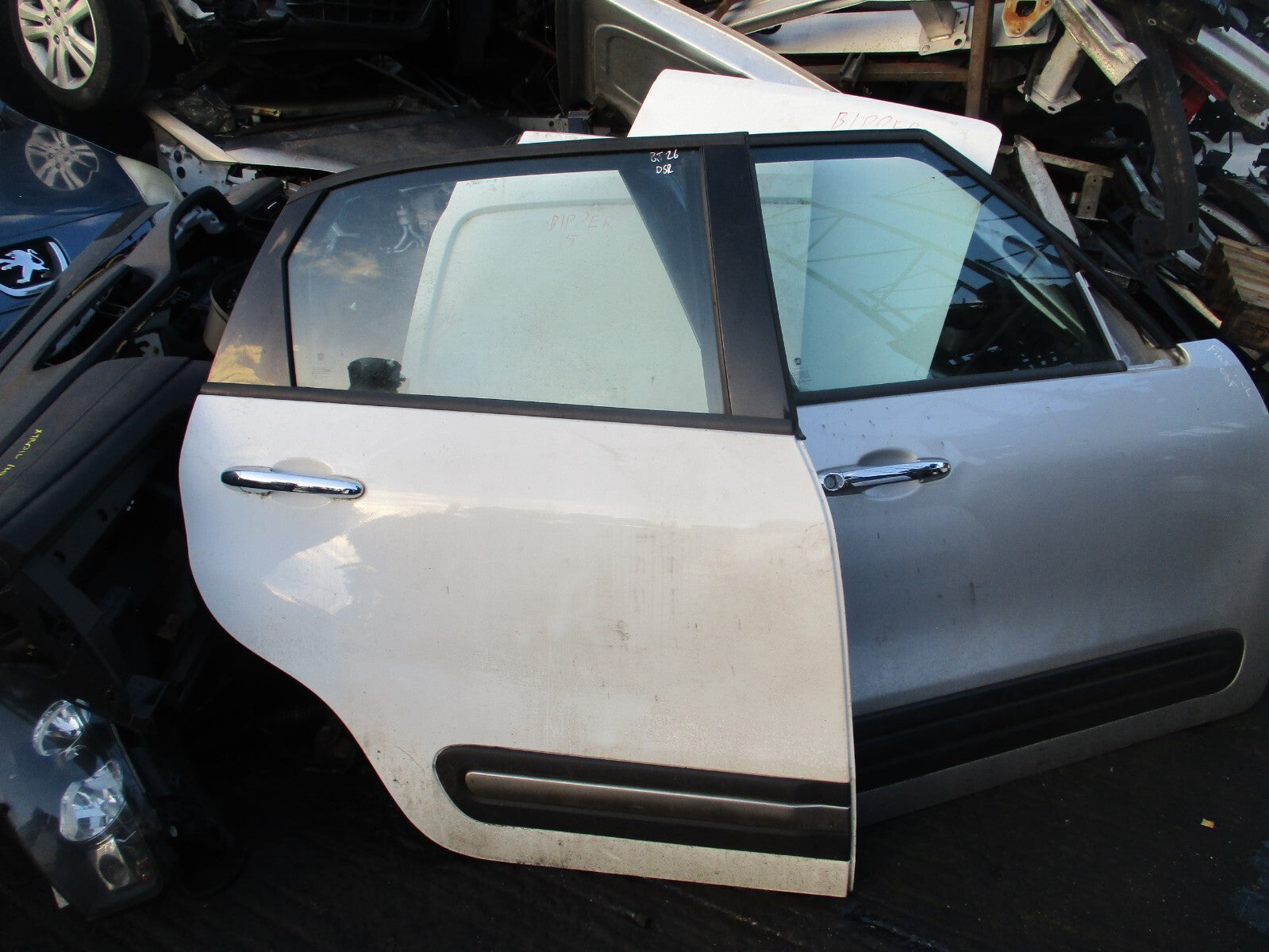 FIAT 500L 2013 OSR DRIVER SIDE REAR COMPLETE DOOR WHITE