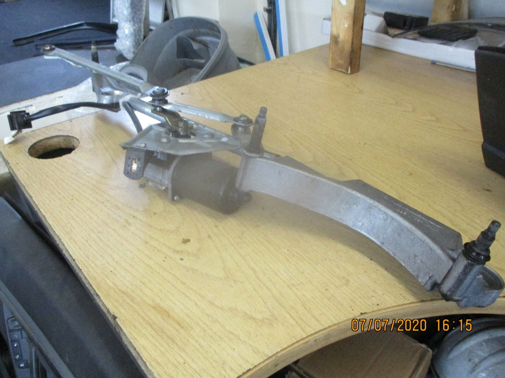 MERCEDES C CLASS FRONT WINDSCREEN WIPER MOTOR WITH LINKAGES 40451712V