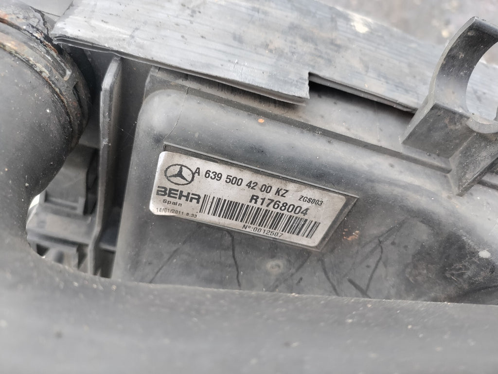 MERCEDES BENZ 2012 W639 2.1 DIESEL RADIATOR A6395004200