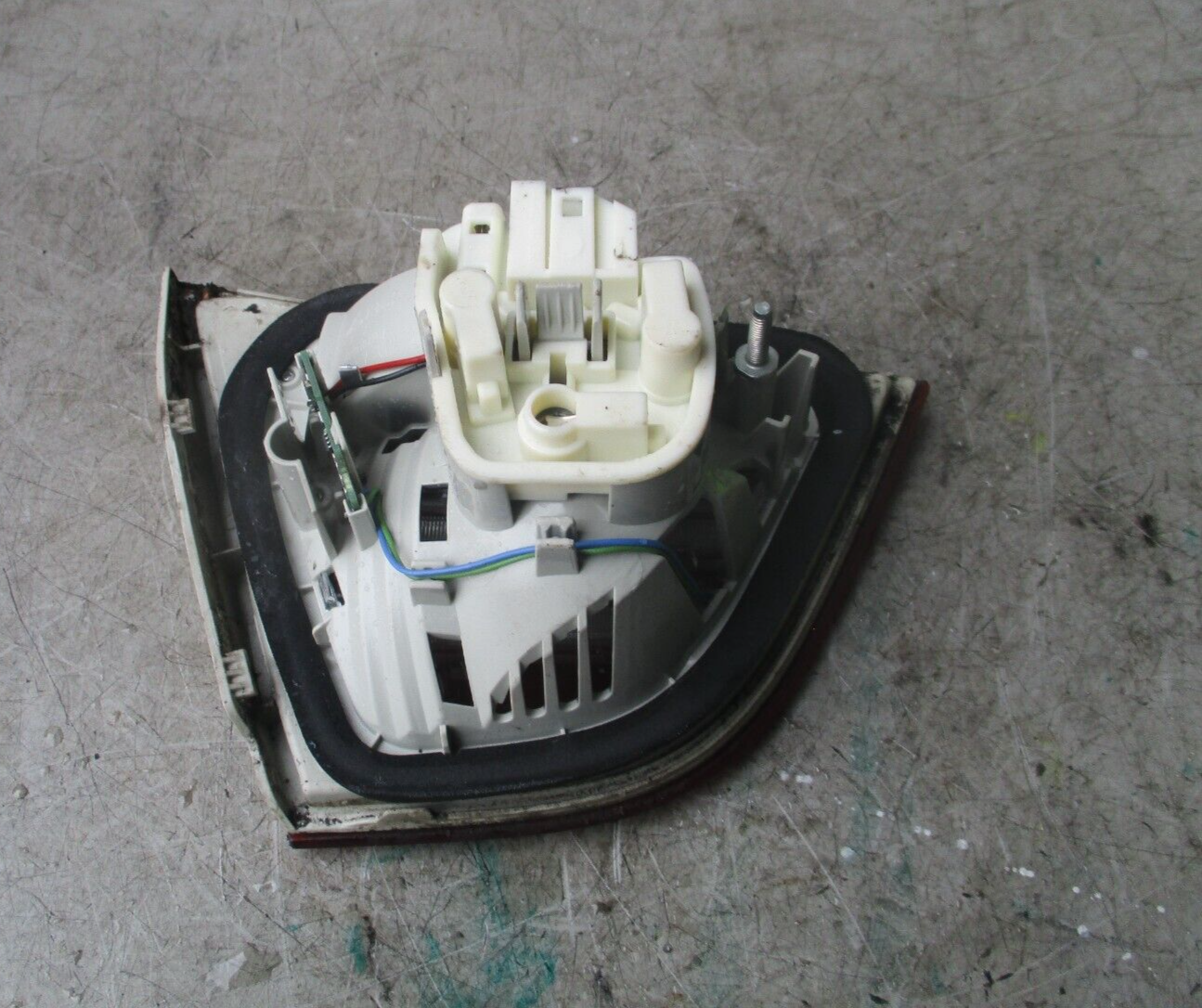 2011 BMW E90 OSR RIGHT REAR INNER BOOT LID LIGHT LAMP 218402