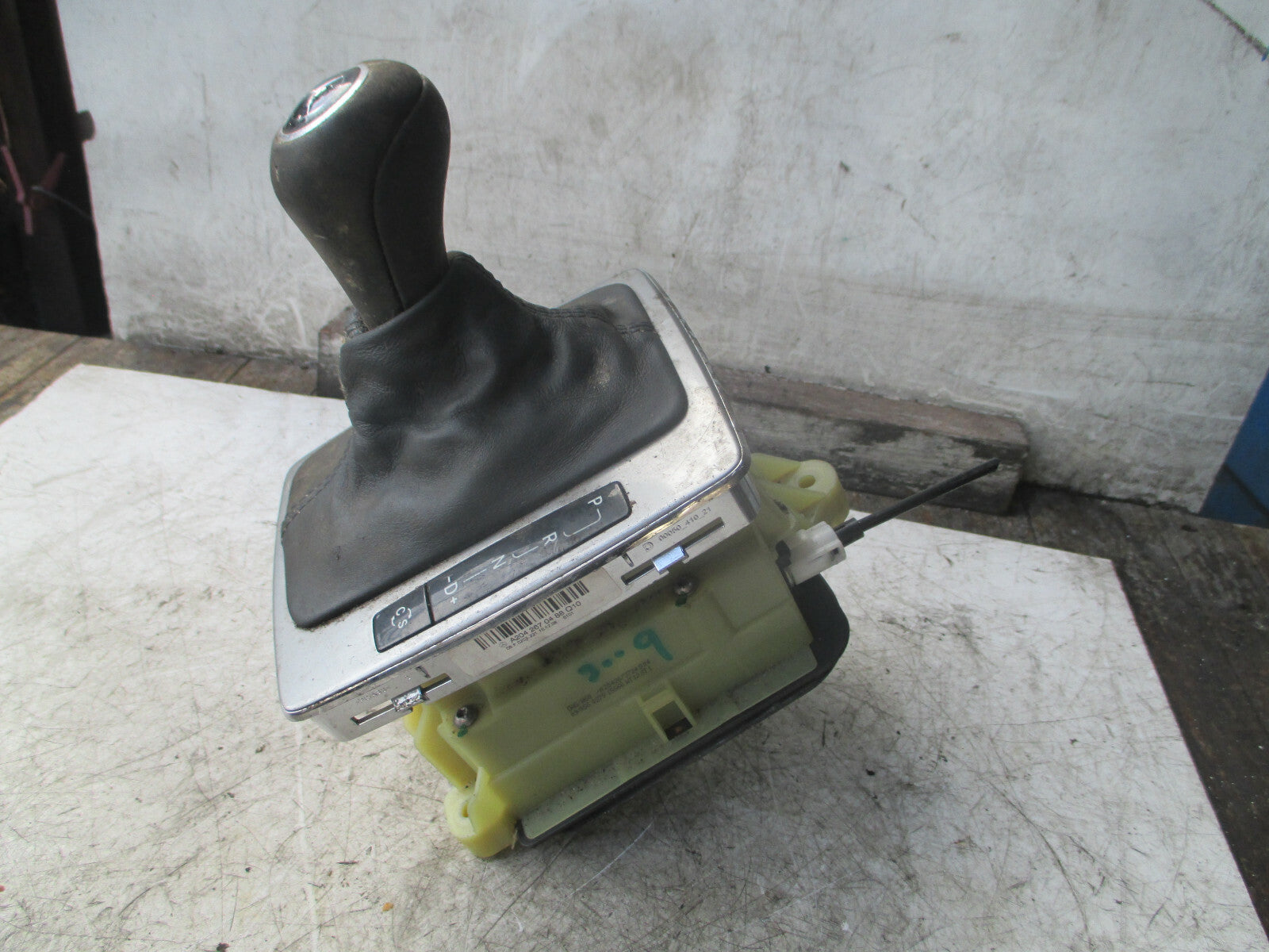 MERCEDES BENZ C CLASS W204 2009 AUTOMATIC GEAR SELECTOR SHIFTER A2042673724