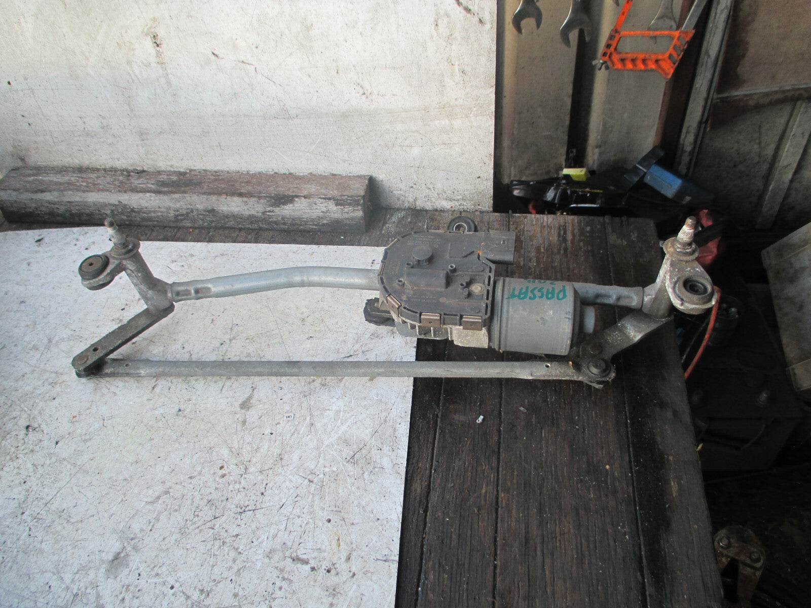 VW VOLKSWAGEN PASSAT 2014 B7 FRONT WINDSCREEN WIPER MOTOR LINAKGES 3AC955023
