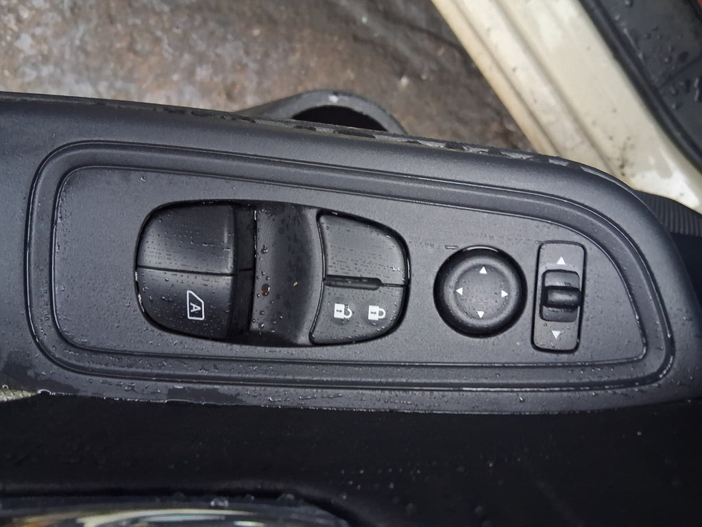 2018 NISSAN MICRA K14 OSF DRIVER SIDE FRONT RIGHT WINDOW CONTROL SWITCH