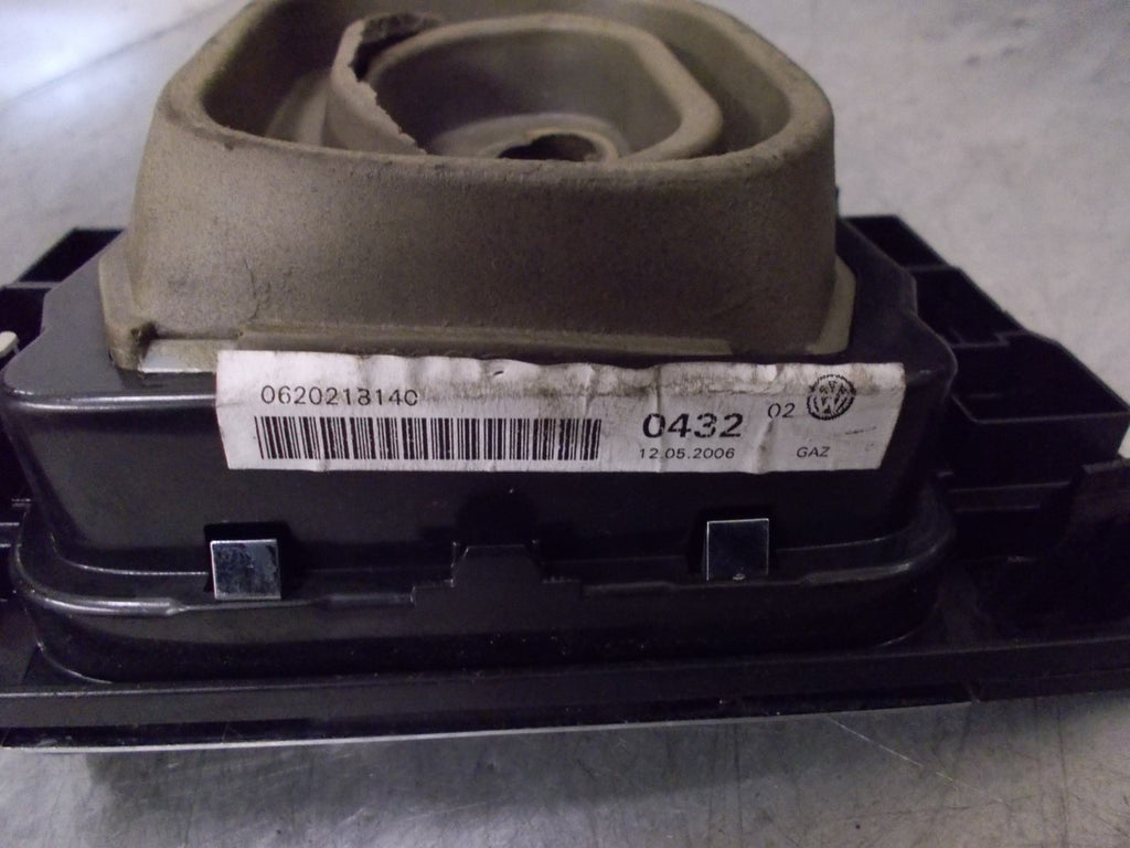 VOLKSWAGEN PASSAT B6 2006 GEAR STICK SURROUND TRIM 3C0864263
