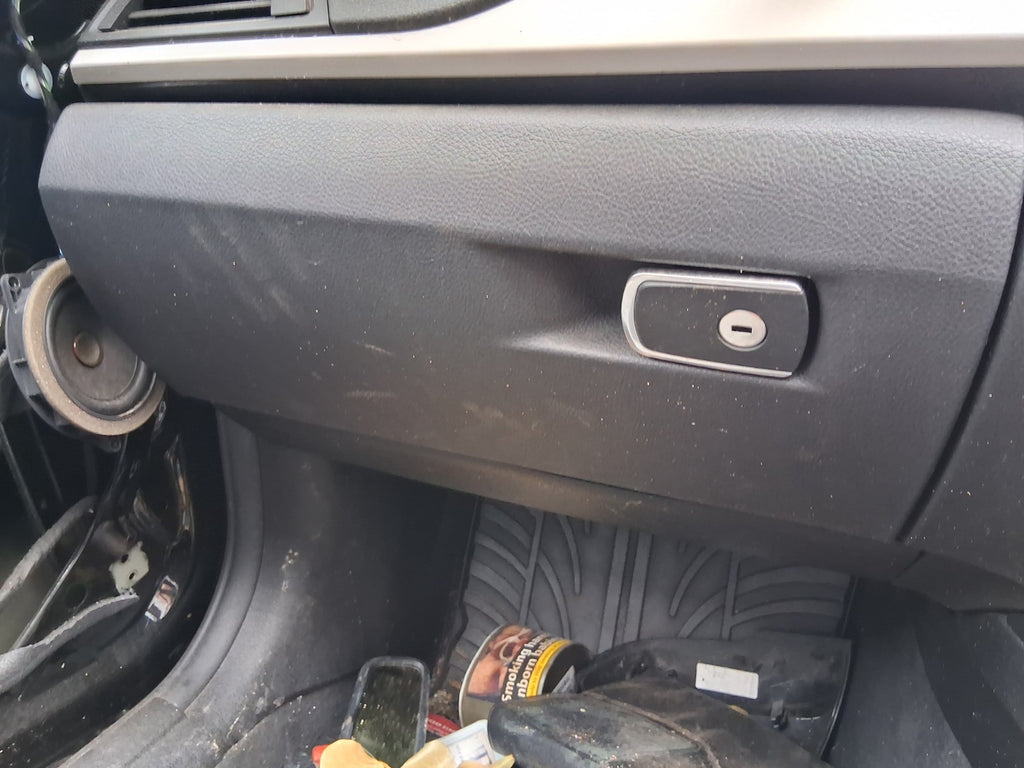 2015 BMW 3 SERIES F30 ESTATE DASHBOARD GLOVE BOX STORAGE COMPARTMENT