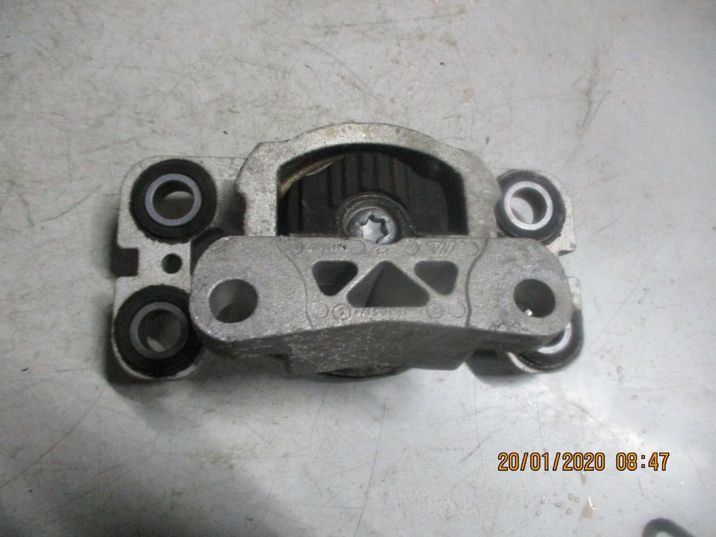 LAND ROVER DISCOVERY L550 2015 NS PASSENGER ENGINE MOUNT BRACKET EJ32-7M121-AD
