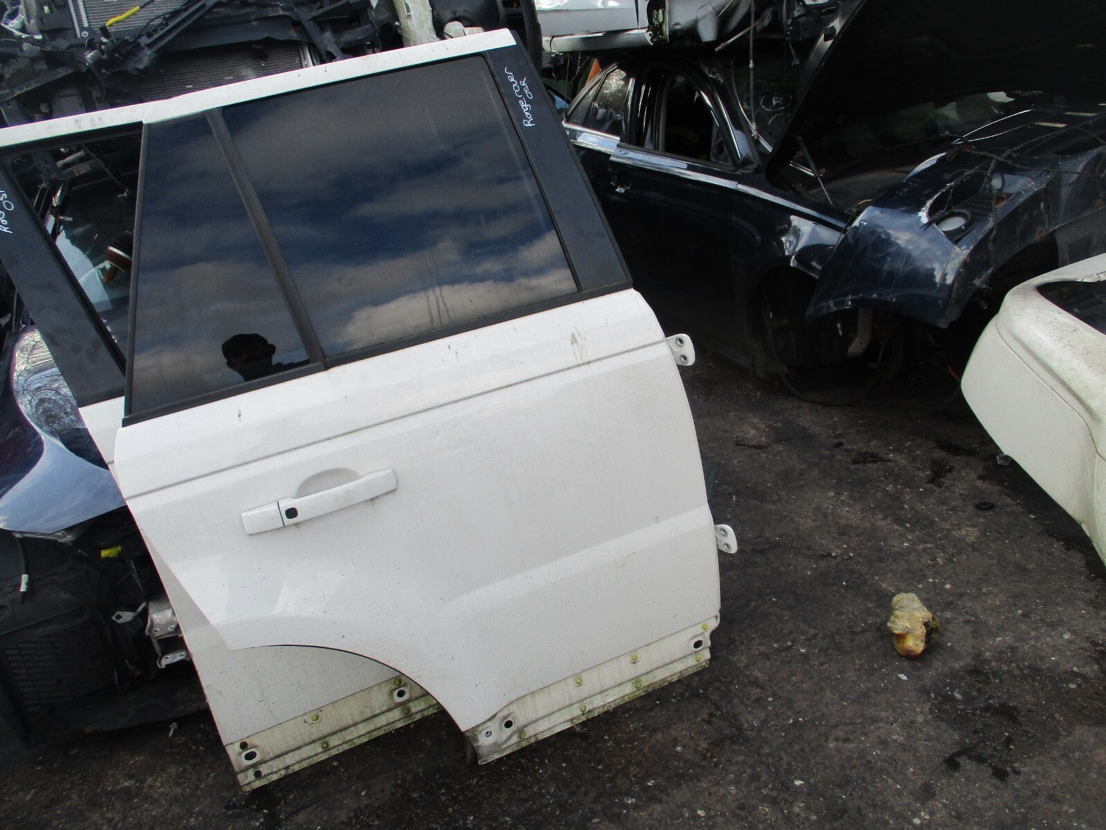2009 RANGE ROVER SPORT l320 OSR DRIVER SIDE REAR DOOR ALASKA WHITE LRC 909