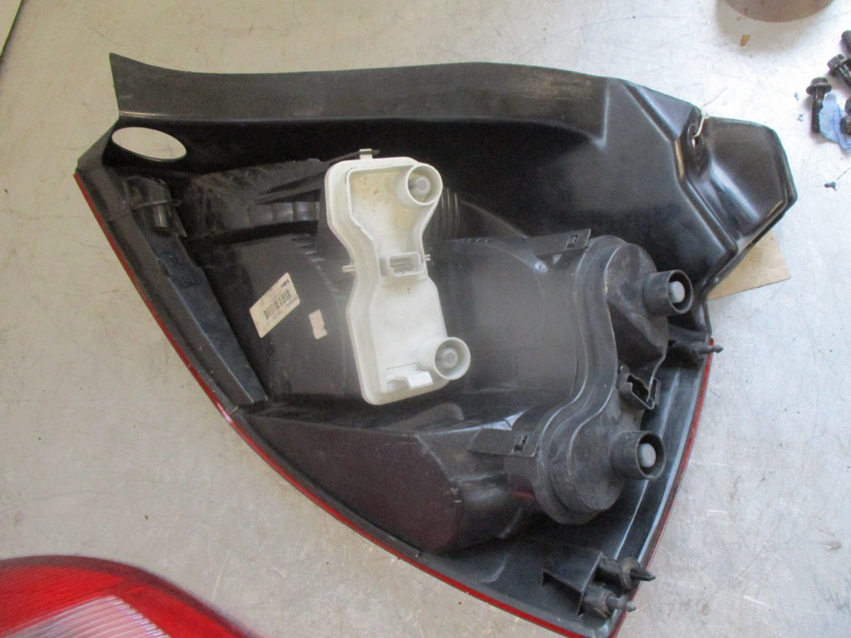 2004 RENAULT MEGANE MK2  NSR PASSENGER SIDE REAR LIGHT TAIL LIGHT  8200073236