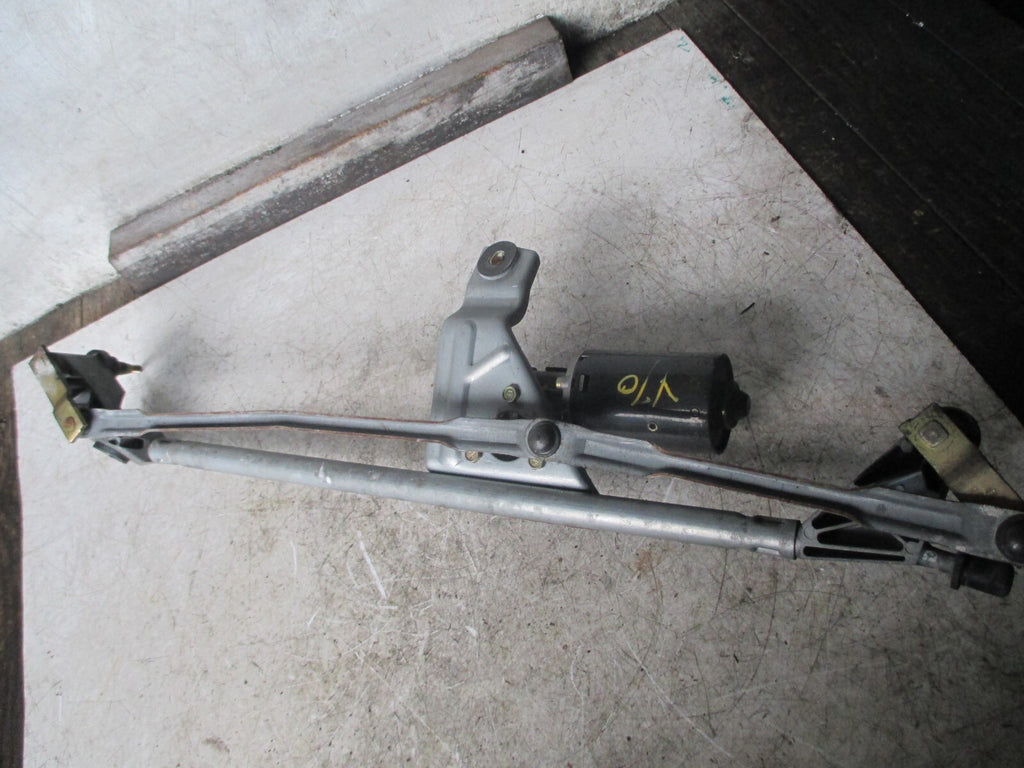 VOLVO V70 1998 FRONT WIPER MOTOR AND LINKAGE