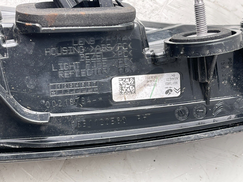 CITROEN C4 REAR RIGHT DRIVER SIDE TAIL LIGHT 9831120580