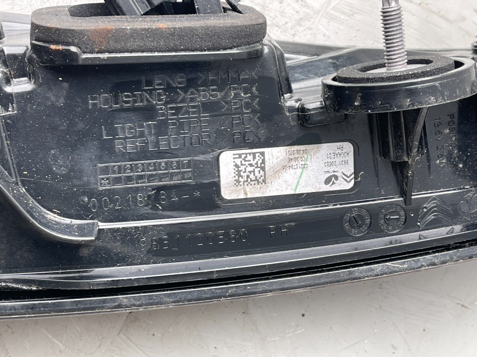 CITROEN C4 REAR RIGHT DRIVER SIDE TAIL LIGHT 9831120580