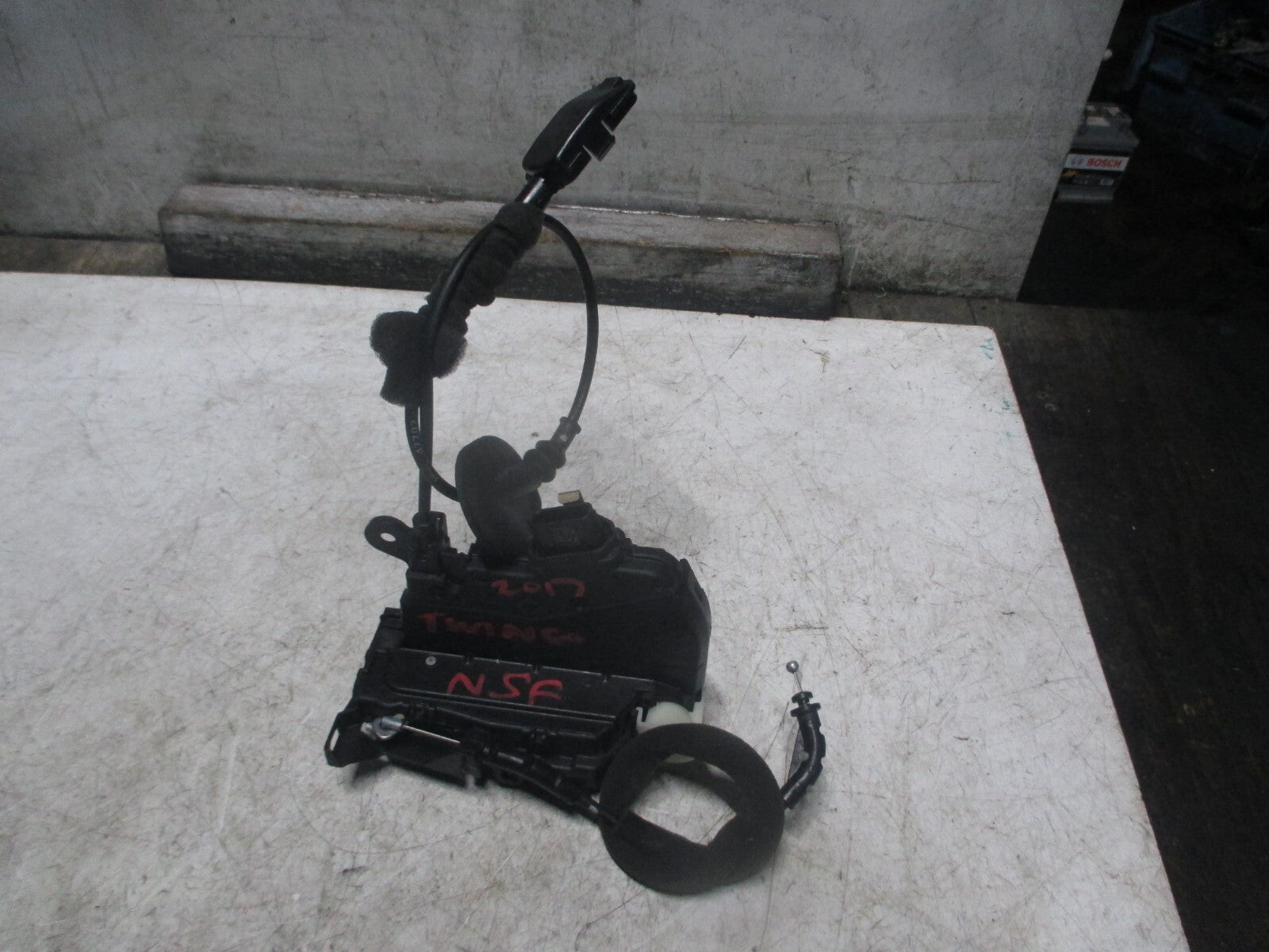 RENAULT TWINGO MK3 2017 NSF PASSENGER SIDE FRONT DOOR LOCK MECHANISM 825030660R