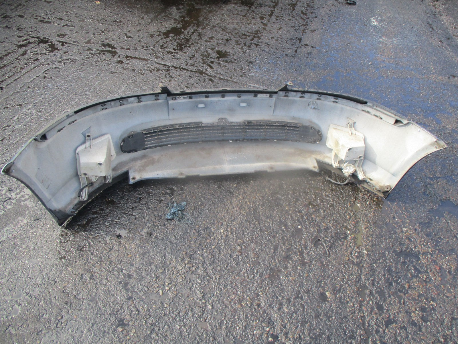 1998 VAUXHALL VECTRA DTI FRONT BUMPER AND GRILL GRILLE BLUE NO FOG LIGHTS
