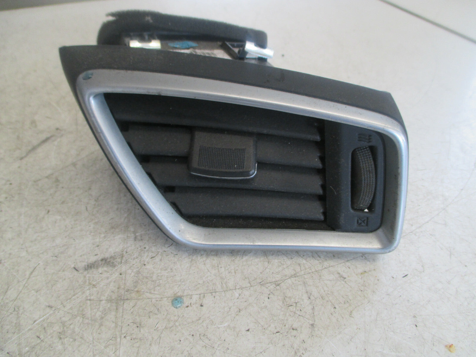 NISSAN QASHQAI J11 2017 MK2 OSF DRIVER SIDE FRONT AIR VENT 68760HV50A