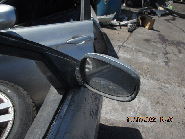 BMW 3 SERIES E90 PRE LCI OSF DRIVER SIDE FRONT COMPLETE DOOR SILVER WING MIRROR
