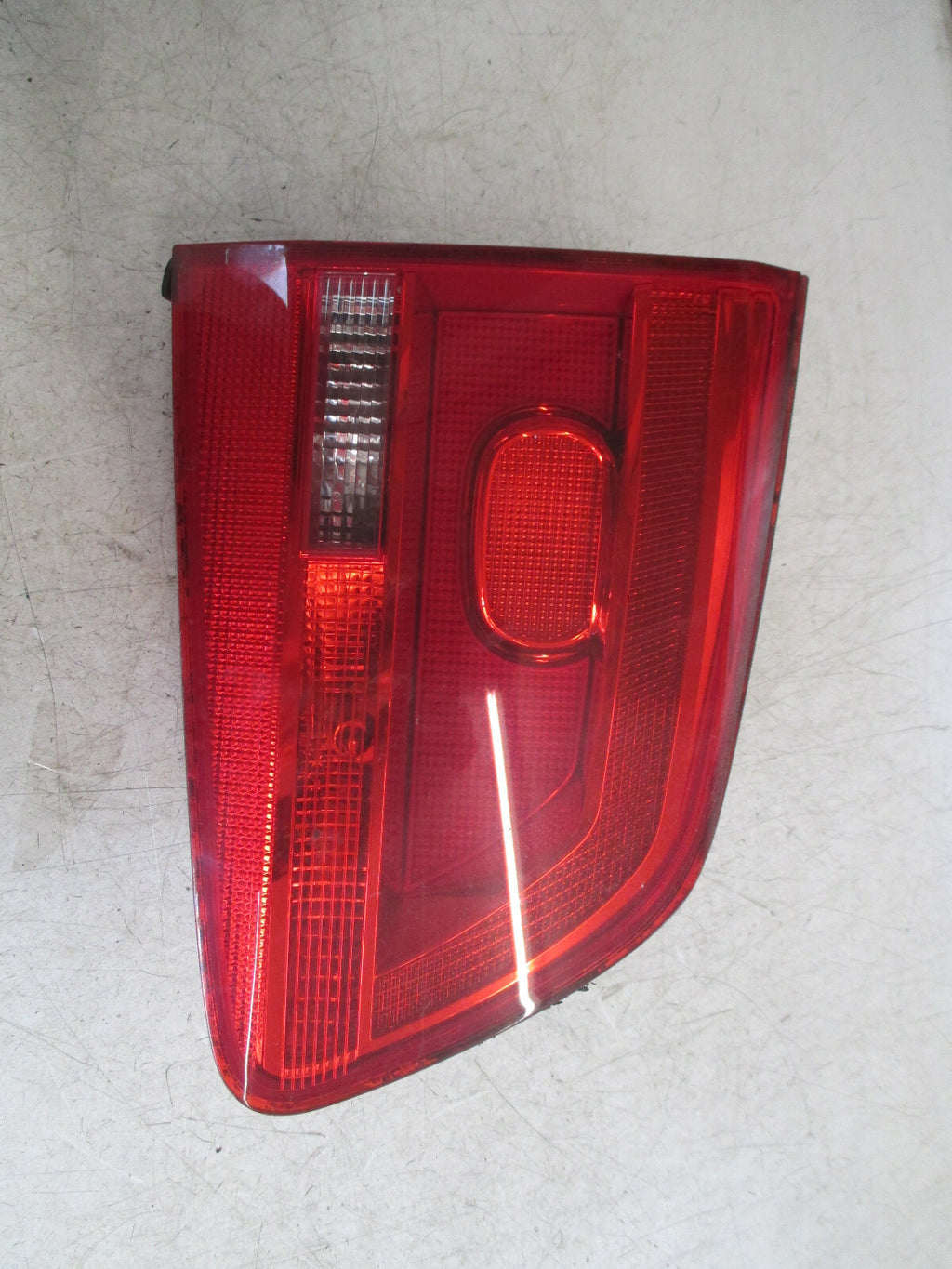 VW TOURAN 2010 - 14 NSR PASSENGER SIDE REAR INNER BOOT LIGHT LAMP LEFT TAILGATE