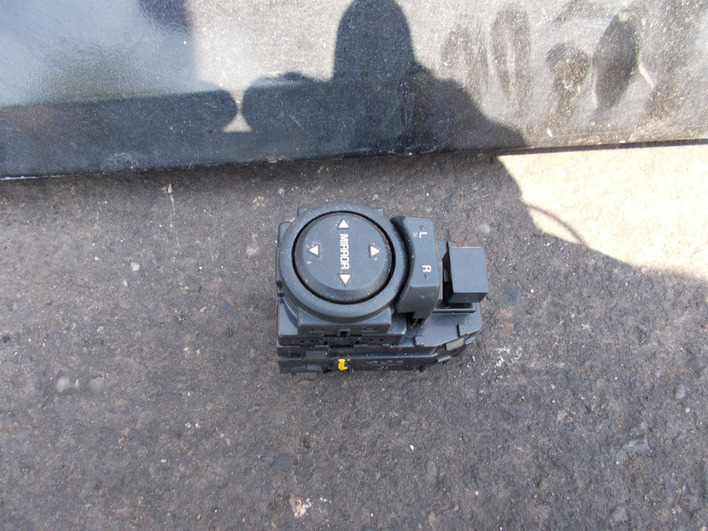 KIA RIO 2017 UB DRIVER SIDE WING MIRROR CONTROL SWITCH
