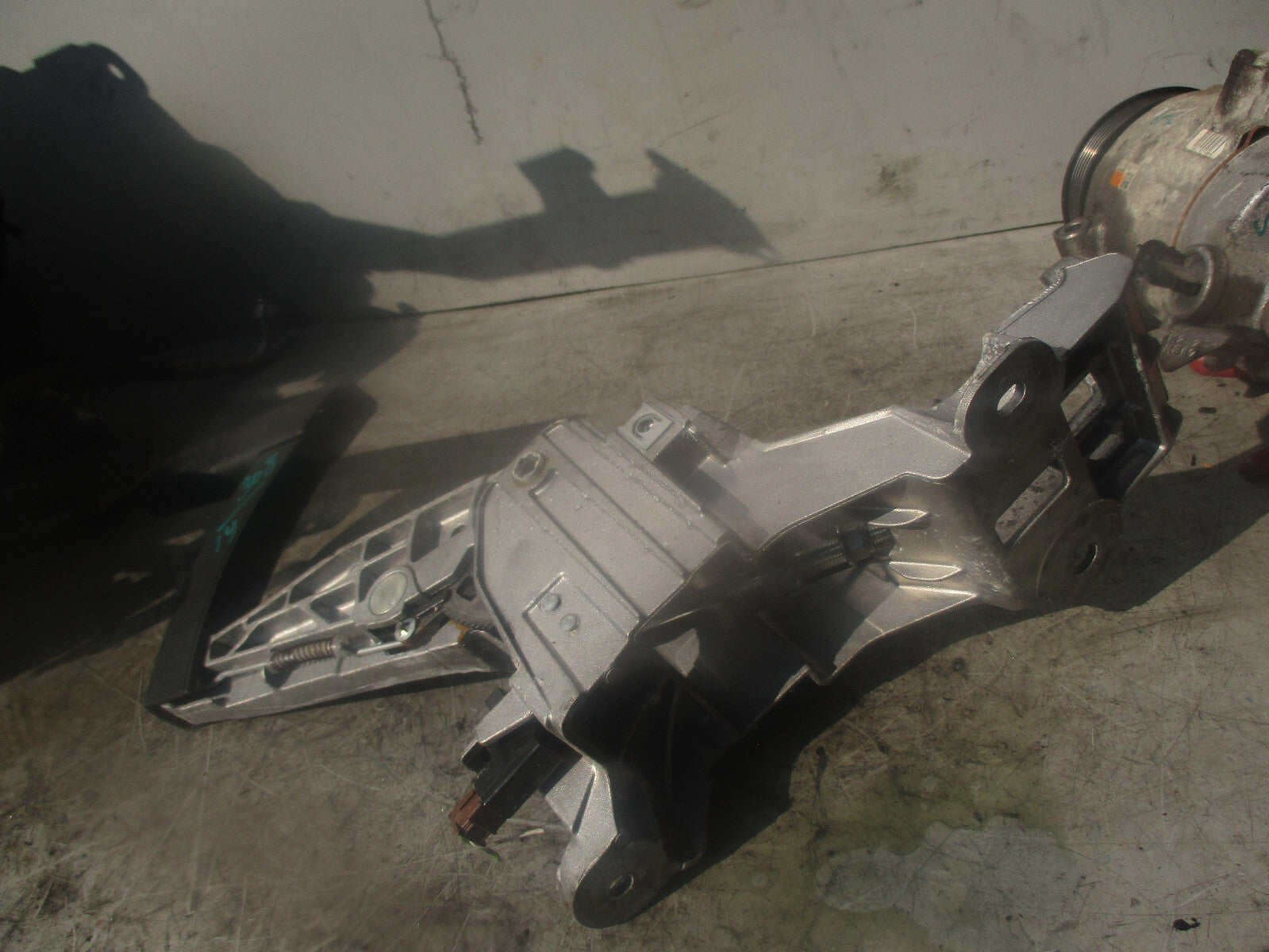 2016 PEUGEOT 308 1.6 MK2 HANDBRAKE LEVER 98025741ZD