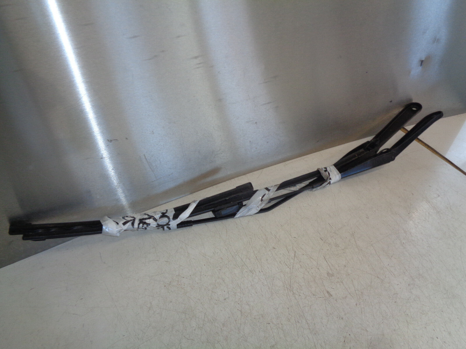 FORD FIESTA MK7 2017 FRONT WINDSCREEN WIPER ARMS + BLADE PAIR
