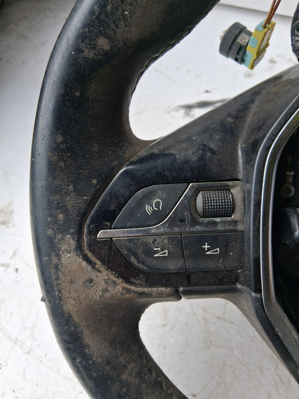 2012 PEUGEOT 3008 MULTIFUNCTION STEERING WHEEL 34241640A