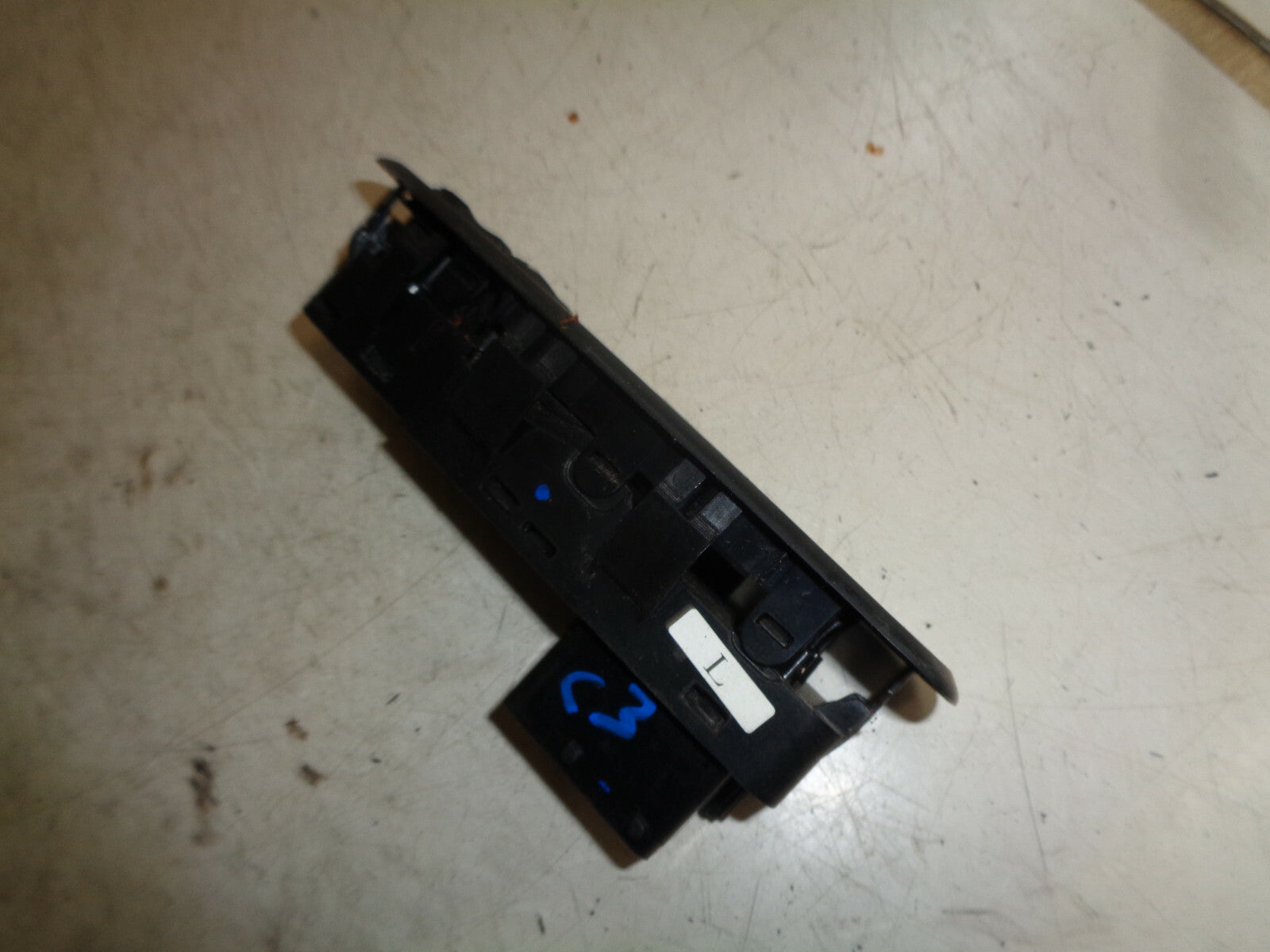 CITROEN C3 MK2 2010 FRONT DRIVER SIDE 2 WAY WINDOW SWITCH 96637529XT