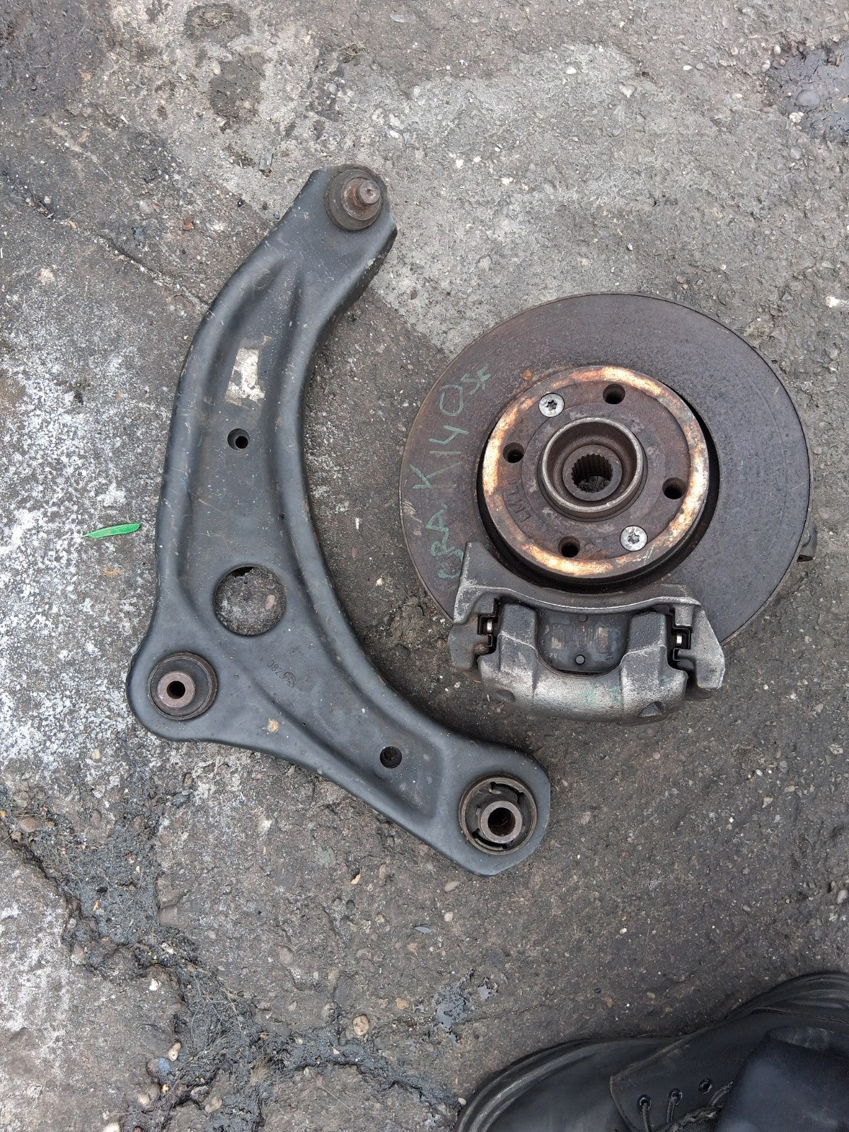 NISSAN MICRA K14 2019 1.0 PETROL OS DRIVER SIDE FRONT HUB CALIPER WISHBONE