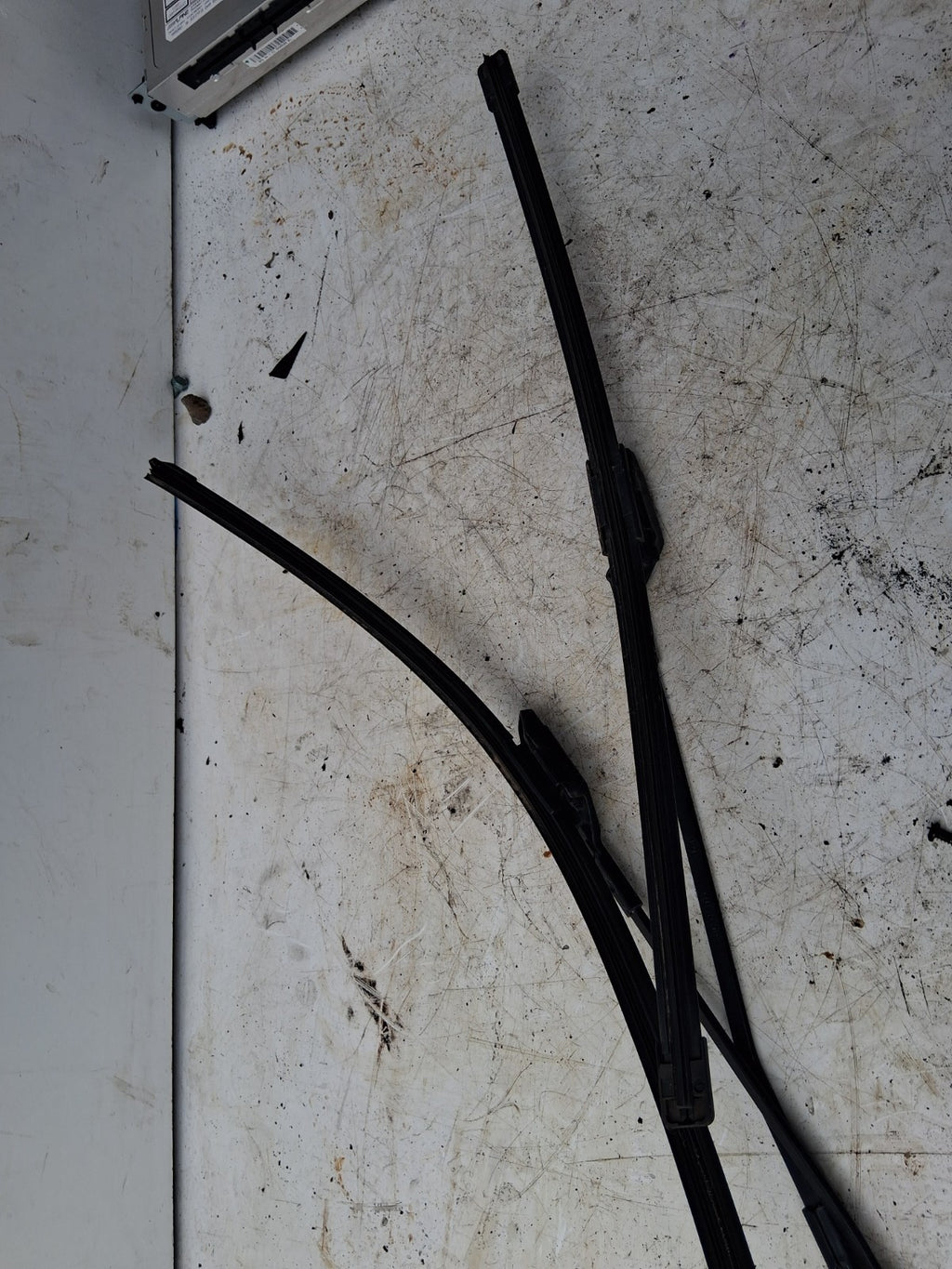 2016 PEUGEOT BOXER MK3 FRONT WINDSCREEN BOTH WIPER ARMS