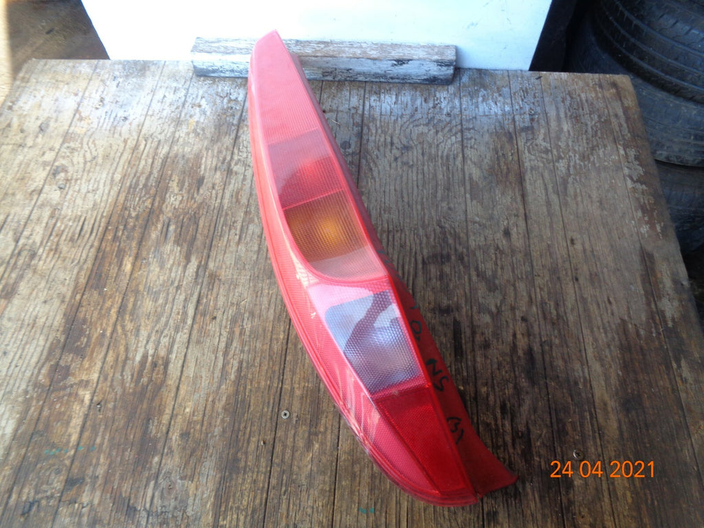 FIAT PUNTO 3 DOOR 2001 NSR PASSENGER SIDE REAR BRAKE TAIL LIGHT CLUSTER ASSEMBLY