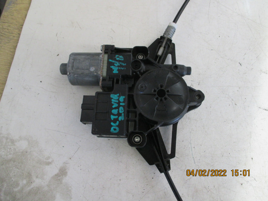SKODA OCTAVIA 2019 NSR PASSENGER SIDE REAR WINDOW REGULATOR MOTOR 5E0839461 BENT