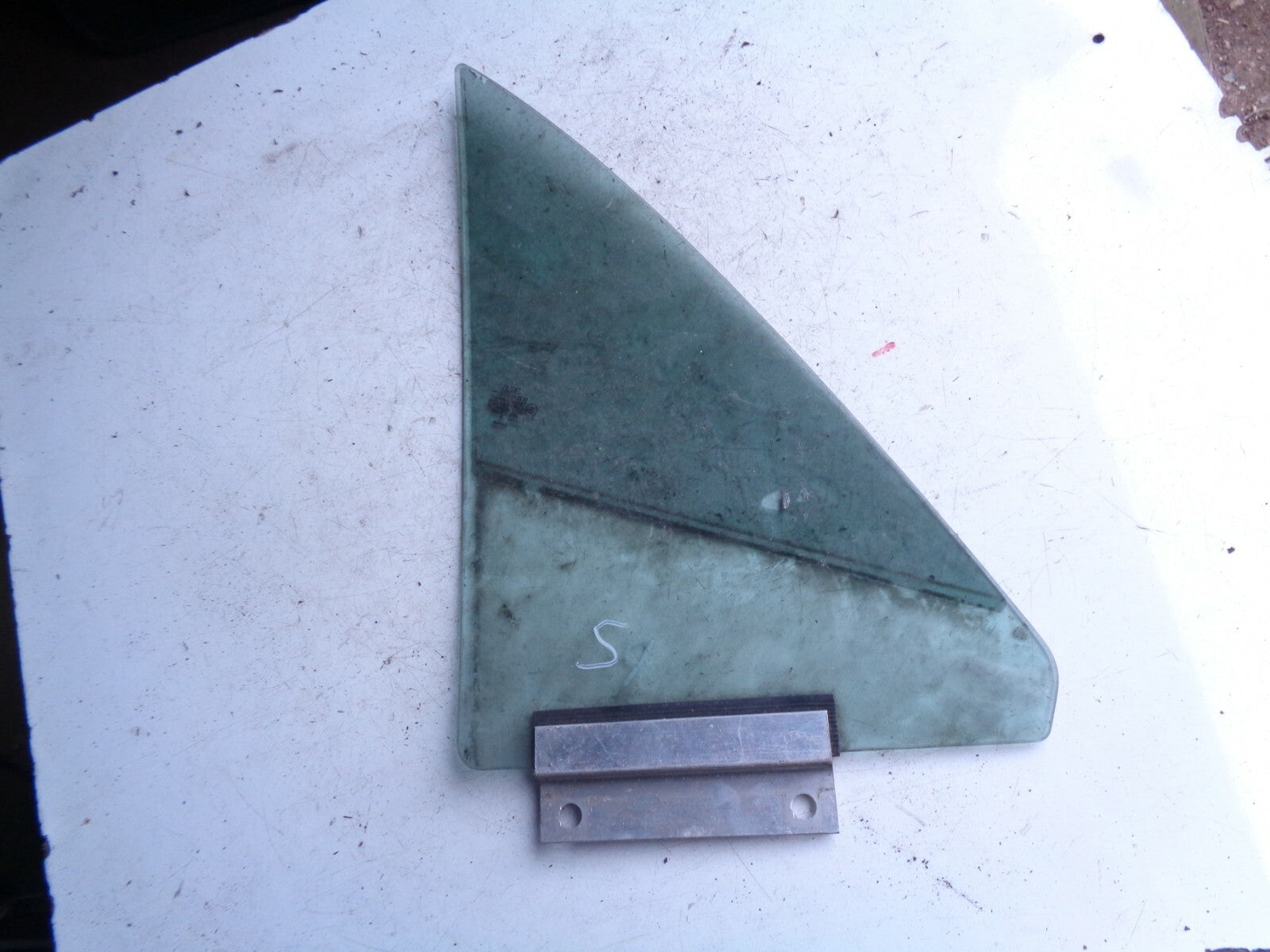 AUDI TT MK1 NSF PASSENGER SIDE FRONT DOOR QUARTER WINDOW GLASS