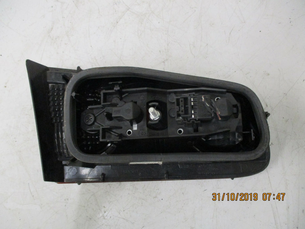 RENAULT LAGUNA HATCHBACK MK2 2007 FACELIFT OSR DRIVER SIDE INNER REAR BOOT LIGHT