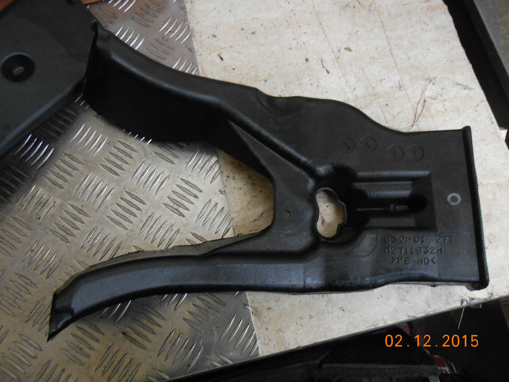 MAZDA 3 BK 2005 1.6 DI INTERIOR FLOOR AIR BLOWER DUCT CHANNELS B32H61 271