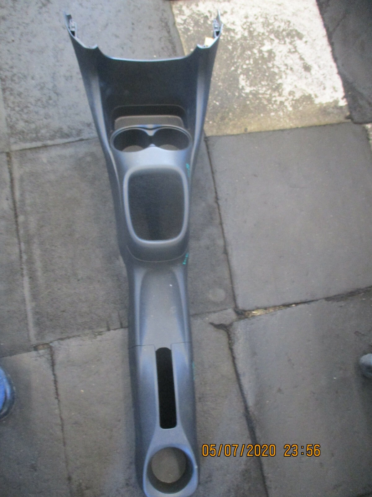2014 PEUGEOT 108 MK1 CENTRE CONSOLE CUP HOLDER 589100H010
