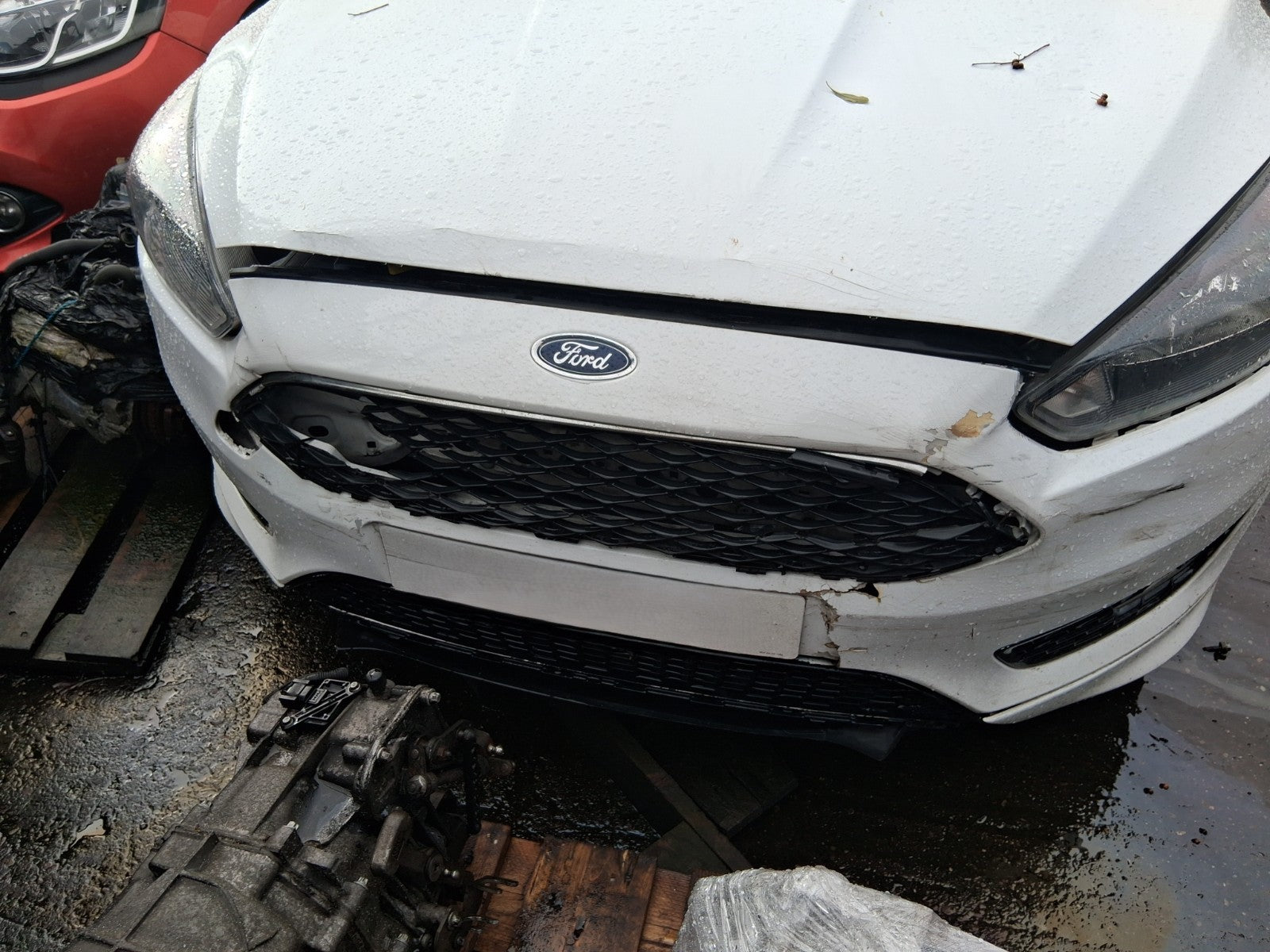 2017 FORD FOCUS MK3 ST LINE COMPLETE FRONT BUMPER WITH FOG GRILL BADGE GRILLE