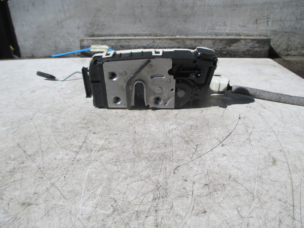 MERCEDES BENZ NS REAR SIDE DOOR LOCK A2047303635