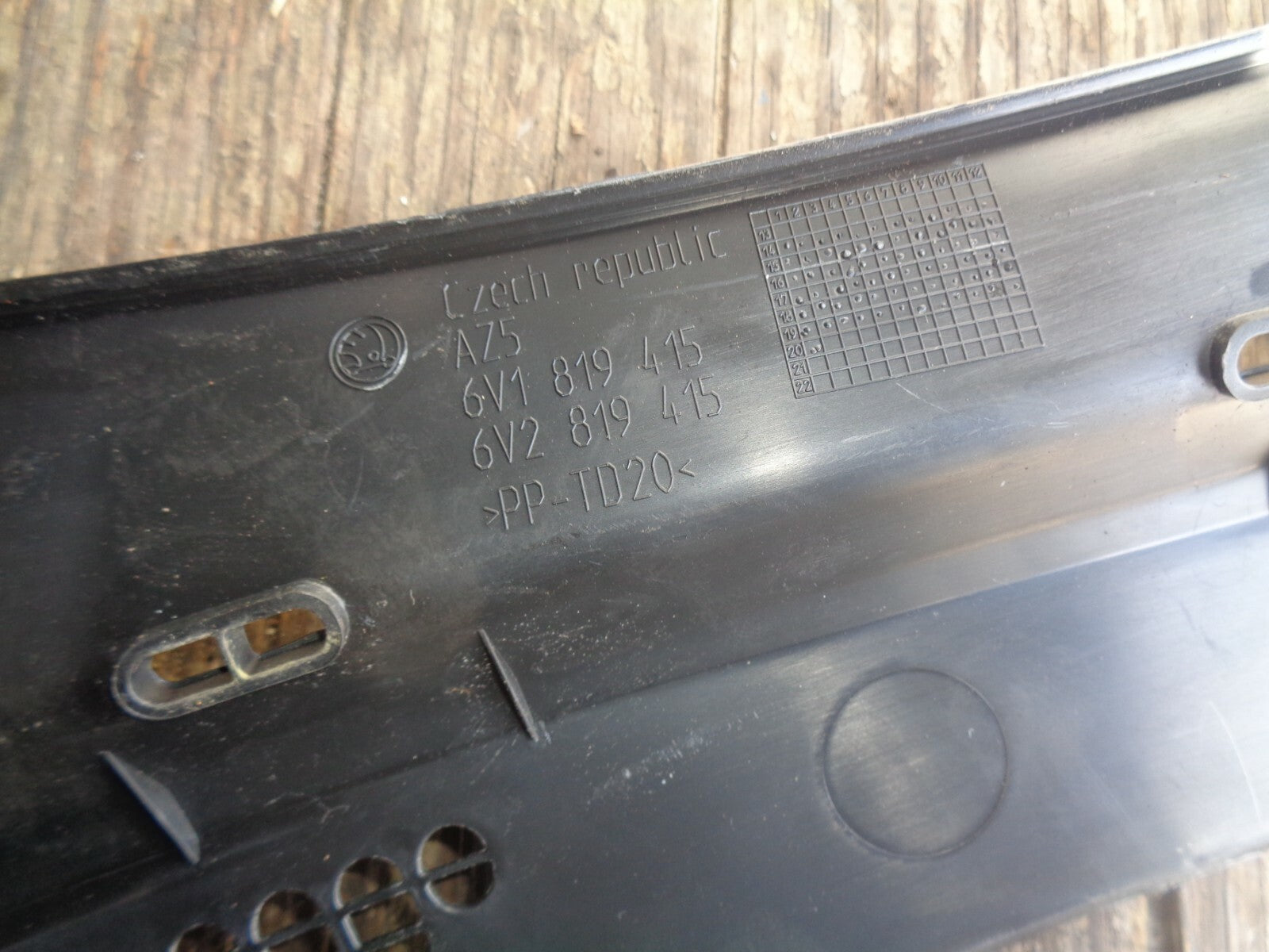 SKODA FABIA 2020 MK3 NJ FRONT WINDSCREEN SCUTTLE PANEL TRIM 6V1819415