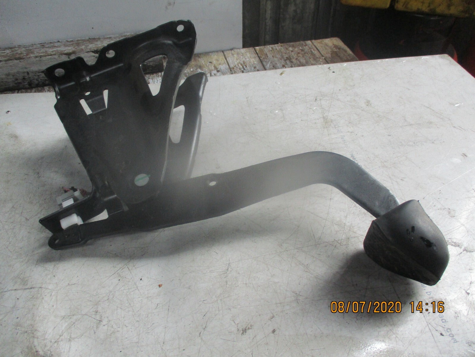VW VOLKSWAGEN 2002 GOLF MK4 BRAKE PEDAL PAD A2012920082