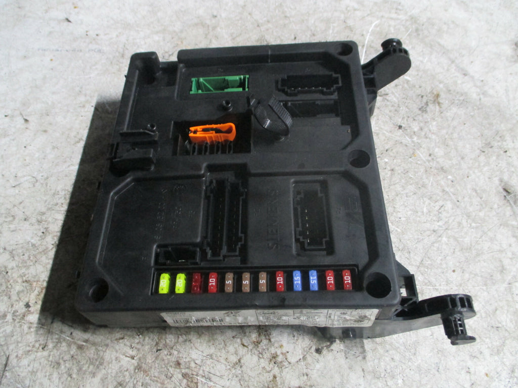 SEAT ALHAMBRA MK1 7M 2004 1.9 DIESEL FUSEBOX CONTROL MODULE UNIT 4M2114B205BA