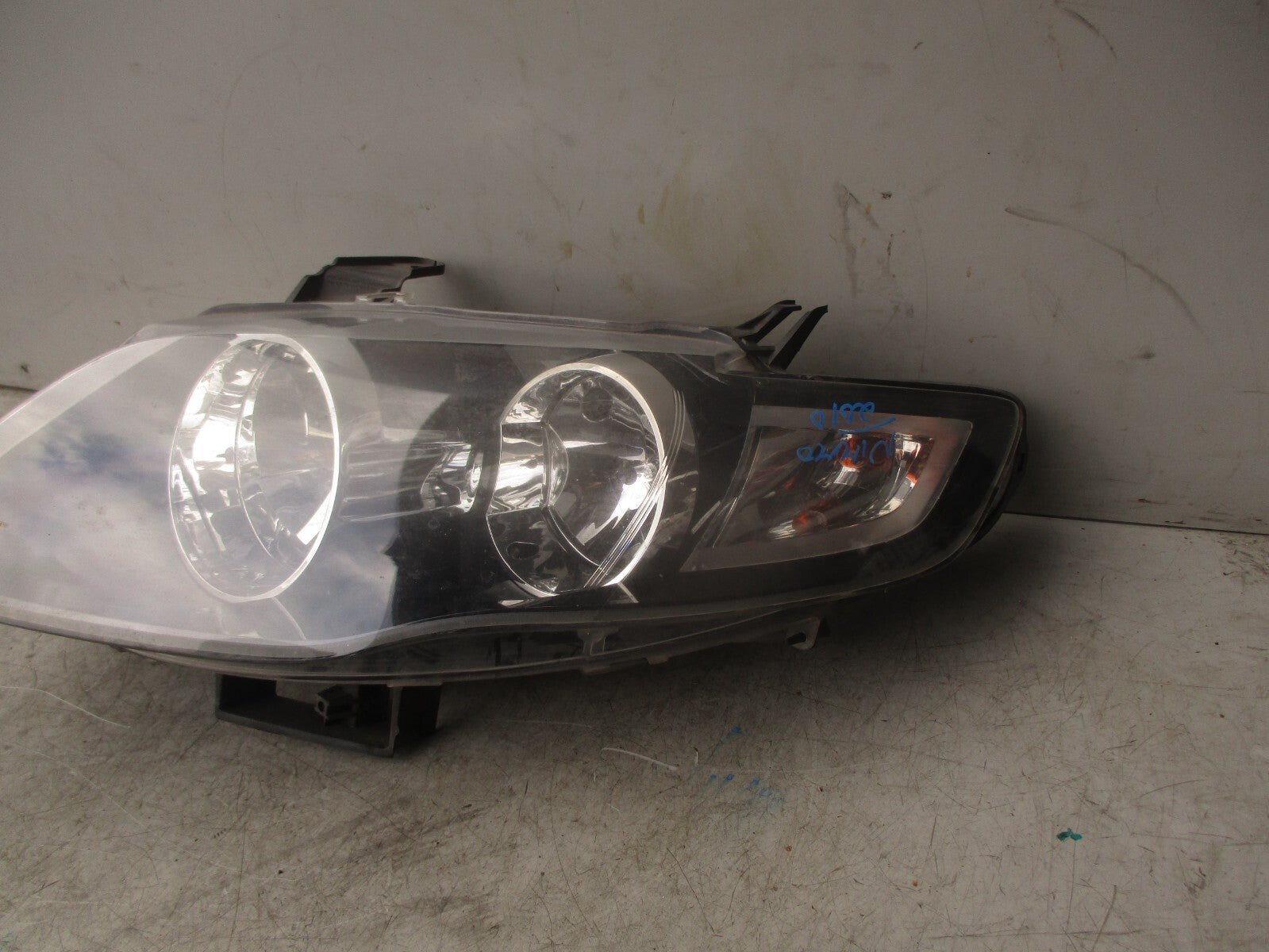 2010 FORD DORCHESTER COLEMAN MILNE NSR PASSENGER FRONT HEAD LIGHT 8R2913006