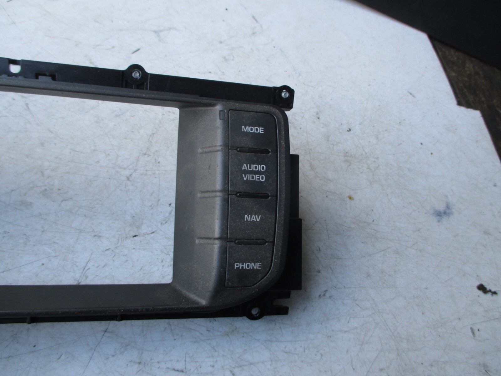 LAND RANGE ROVER EVOQUE 2013 RADIO SAT NAV SWITCH BUTTON SURROUND BJ32-18C858-DC