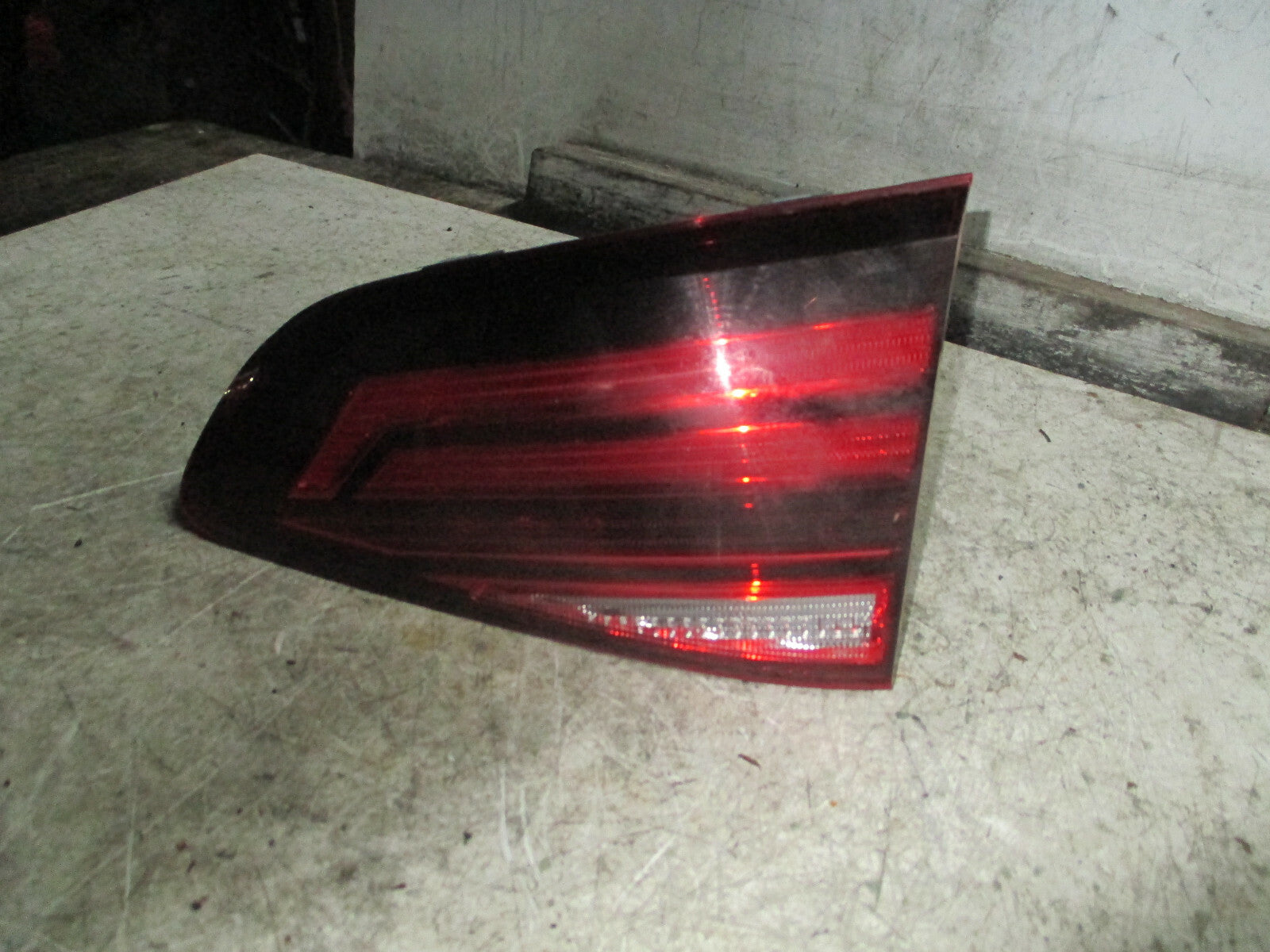 VW VOLKSWAGEN GOLF 2018 MK7 OSR DRIVER REAR INNER TAILGATE TAILLIGHT 5G0945094AH