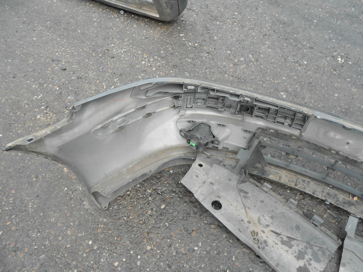 RENAULT LAGUNA MK1 2000 COMPLETE FRONT BUMPER FOG SPOT LIGHTS GREY