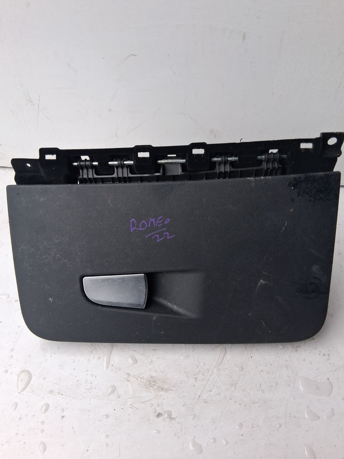 2022 ALFA ROMEO STELVIO NSF NEAR FRONT LEFT SIDE GLOVE BOX STORAGE 01561258610